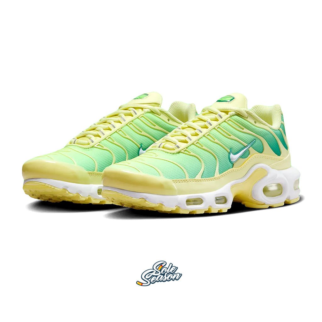 White pink and on sale green air max plus