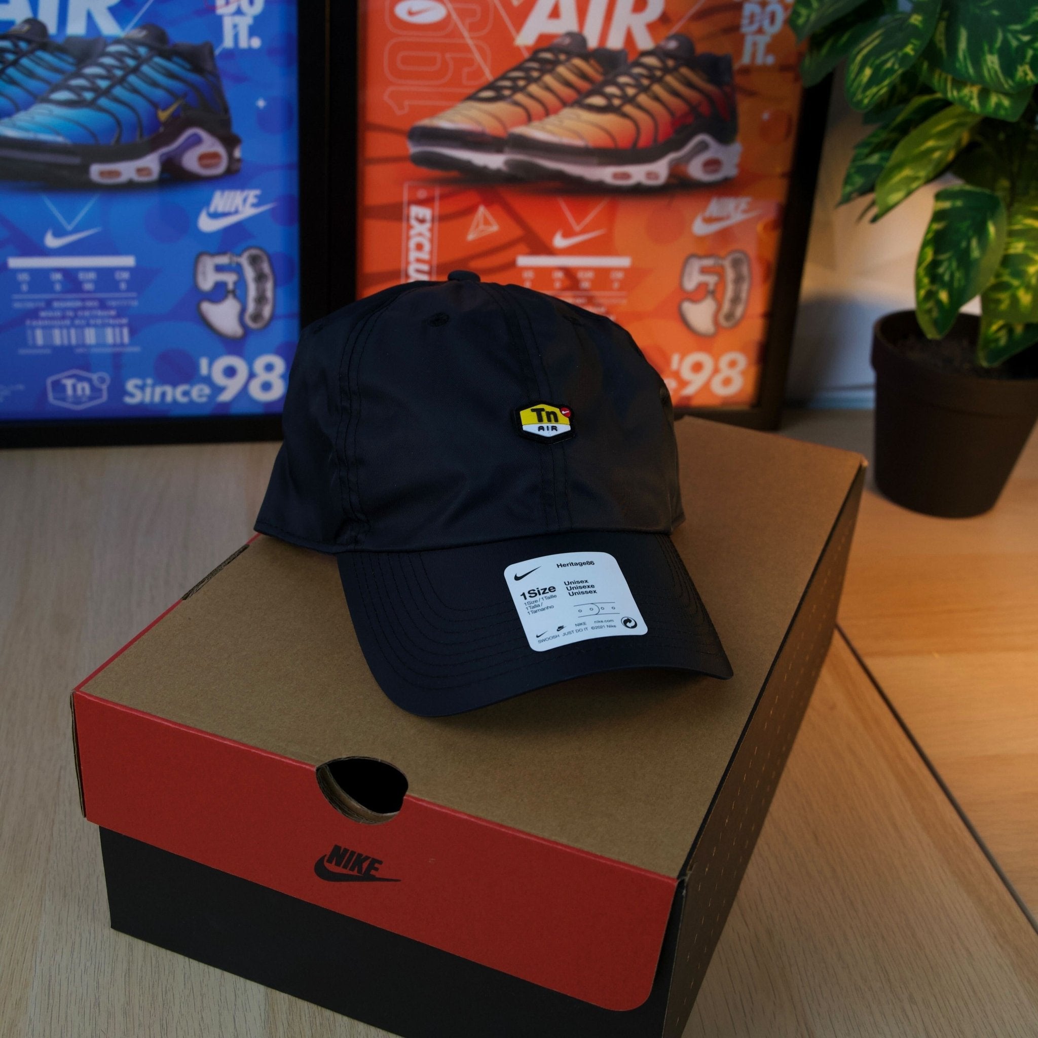 Black hot sale tn hat